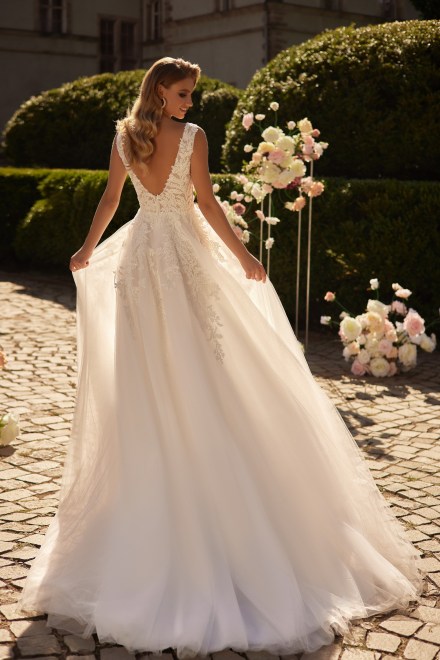 https://www.sposa-lia.com/images/stories/virtuemart/product/3)  Judy.jpg